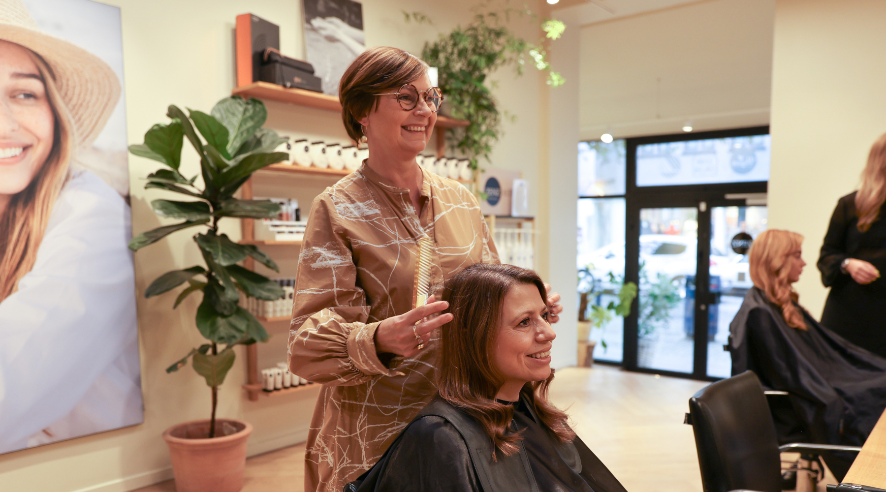 Overgangsalder og Hår: Pleje, Frisurer og Rådgivning