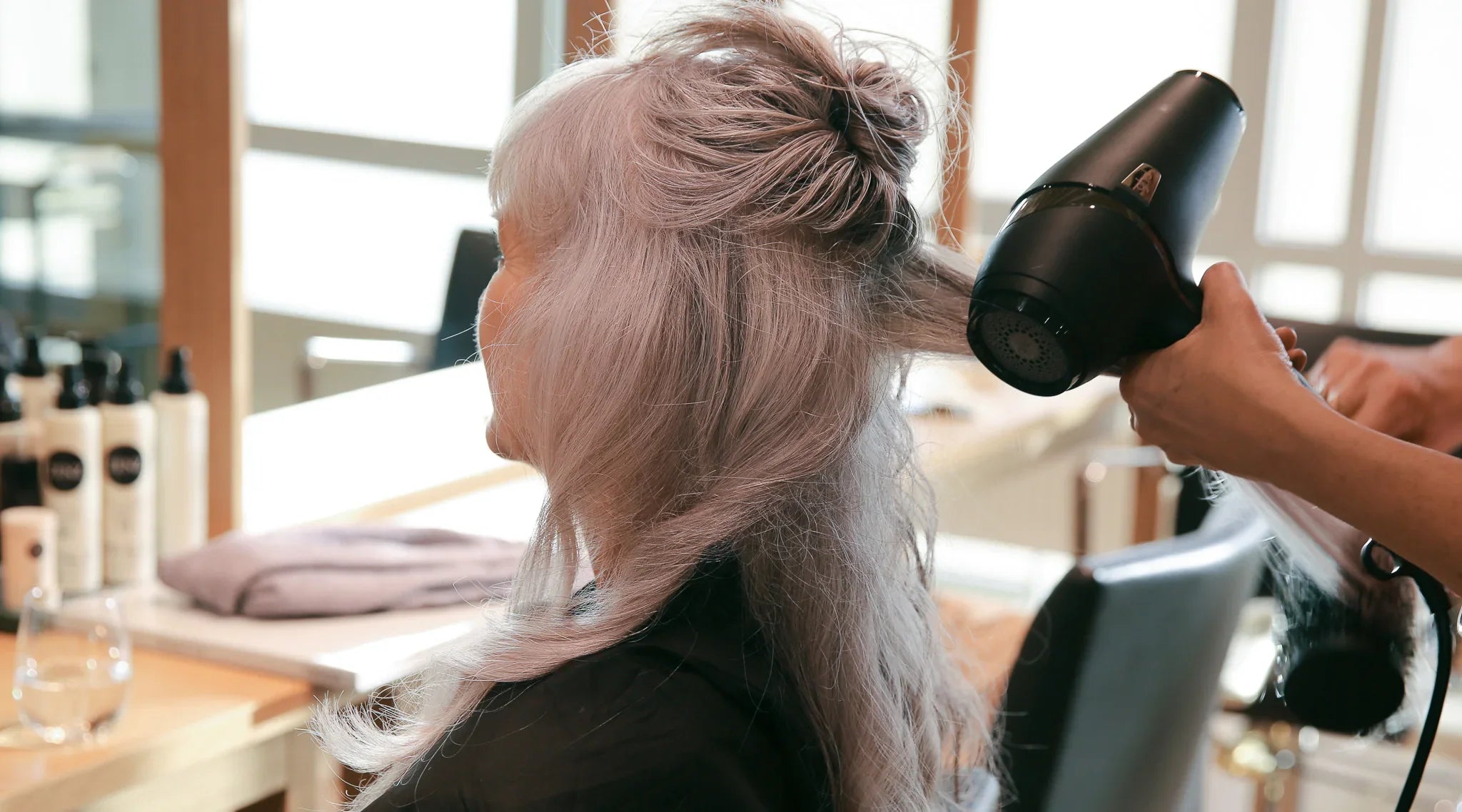 Overgangsalder og Hår: Pleje, Frisurer og Rådgivning