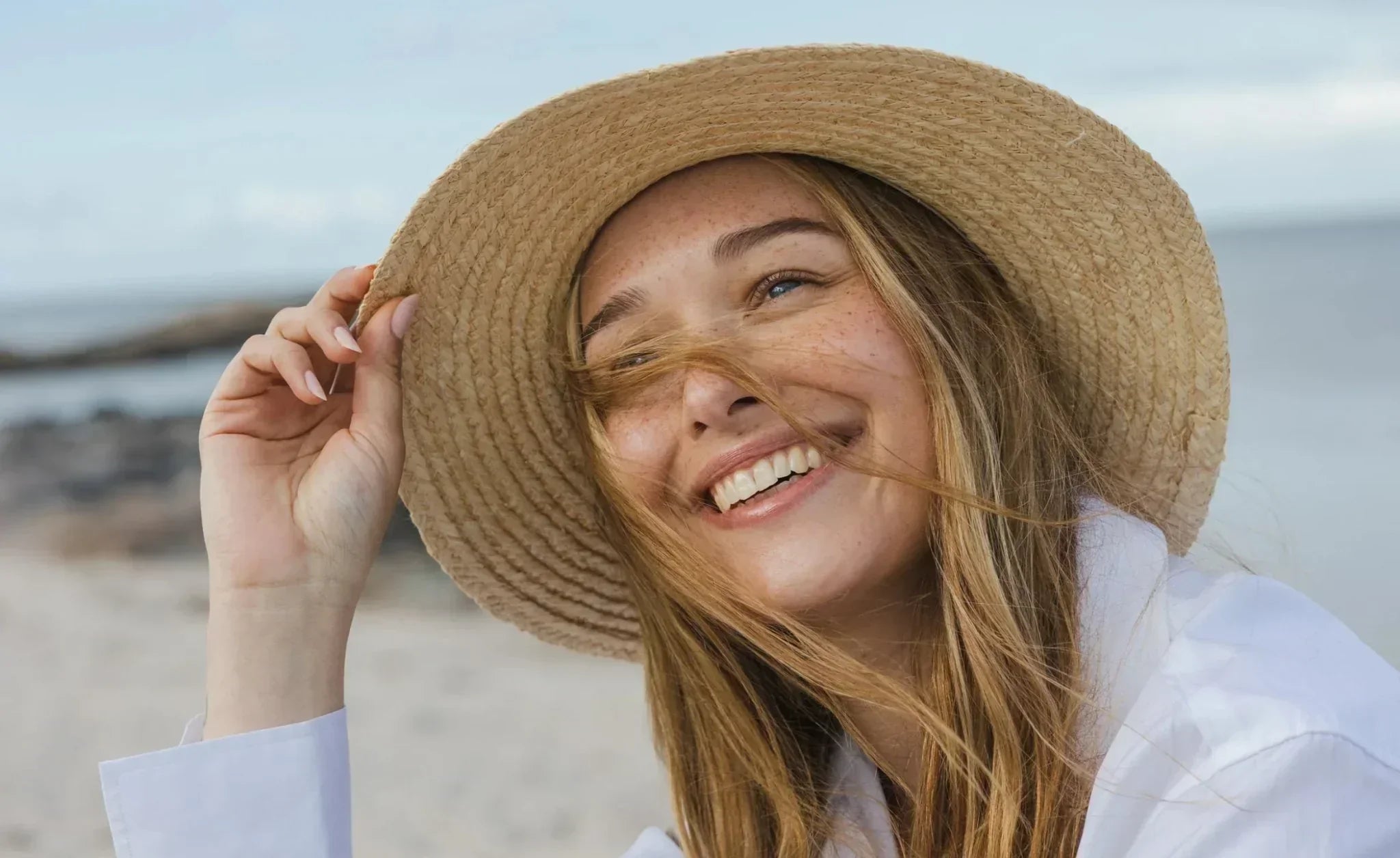 Sådan plejer og genopretter du solskadet hår med de rette produkter